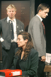 Fűrészelés, forgácsok roncsok Fűrészelés, forgácsok roncsok