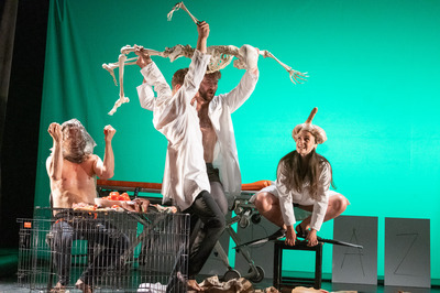 Amikor az isten hasba rúg Amikor az isten hasba rúg