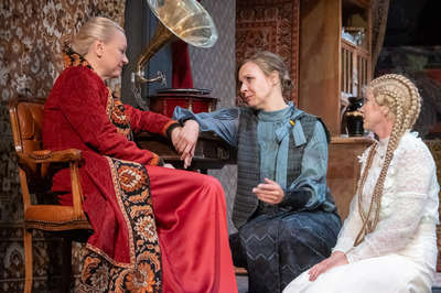 Három és fél nővér Három és fél nővér