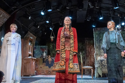 Három és fél nővér Három és fél nővér